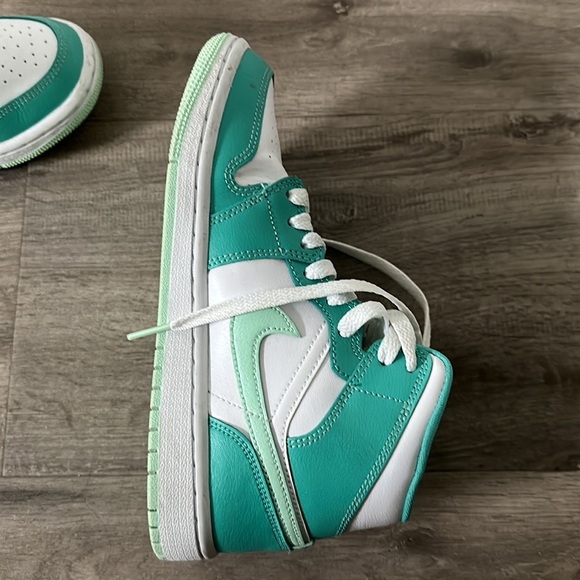 Nike Air Jordans Mint colour - Picture 3 of 5